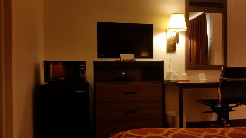 American Inn Of Liberal Bagian luar foto