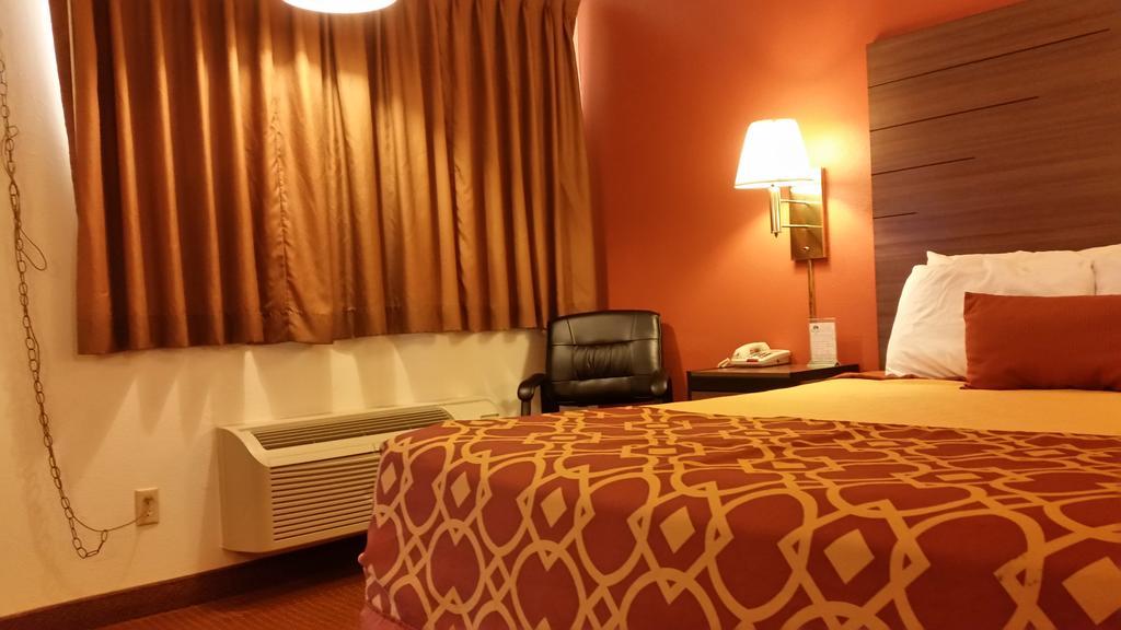 American Inn Of Liberal Bagian luar foto