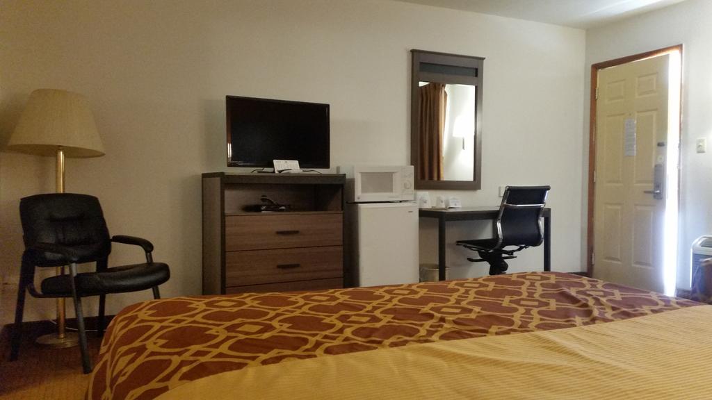 American Inn Of Liberal Bagian luar foto