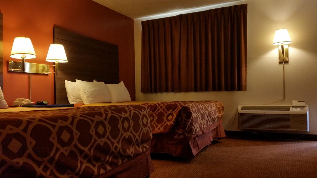 American Inn Of Liberal Bagian luar foto