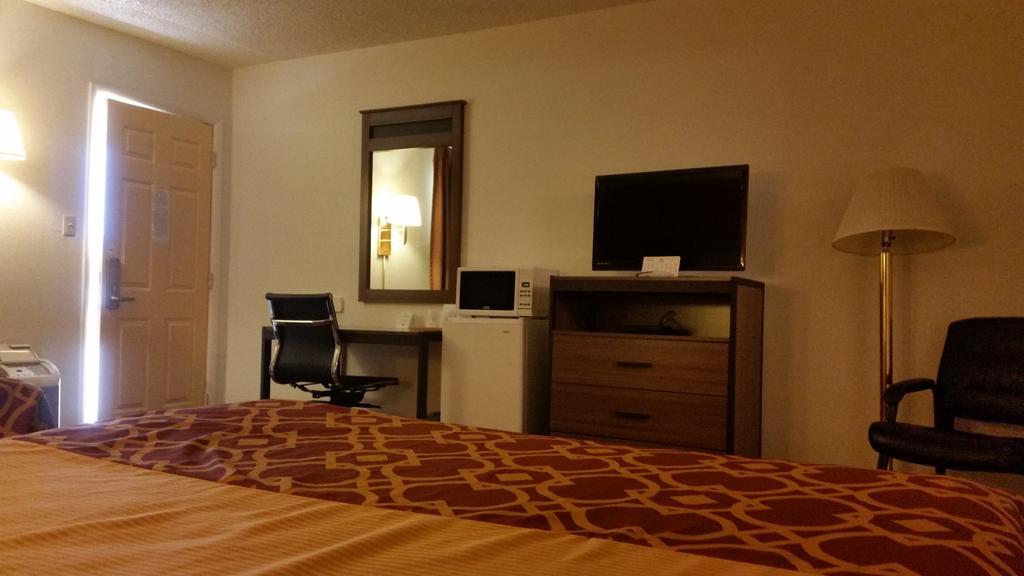 American Inn Of Liberal Bagian luar foto