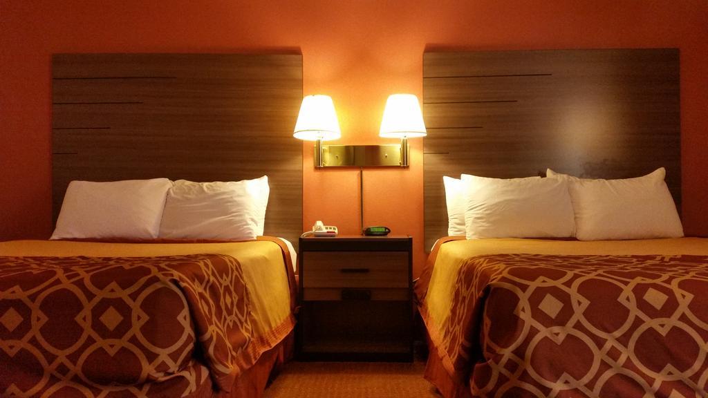 American Inn Of Liberal Bagian luar foto