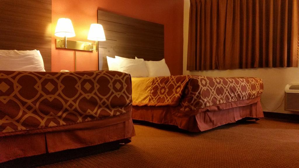 American Inn Of Liberal Bagian luar foto