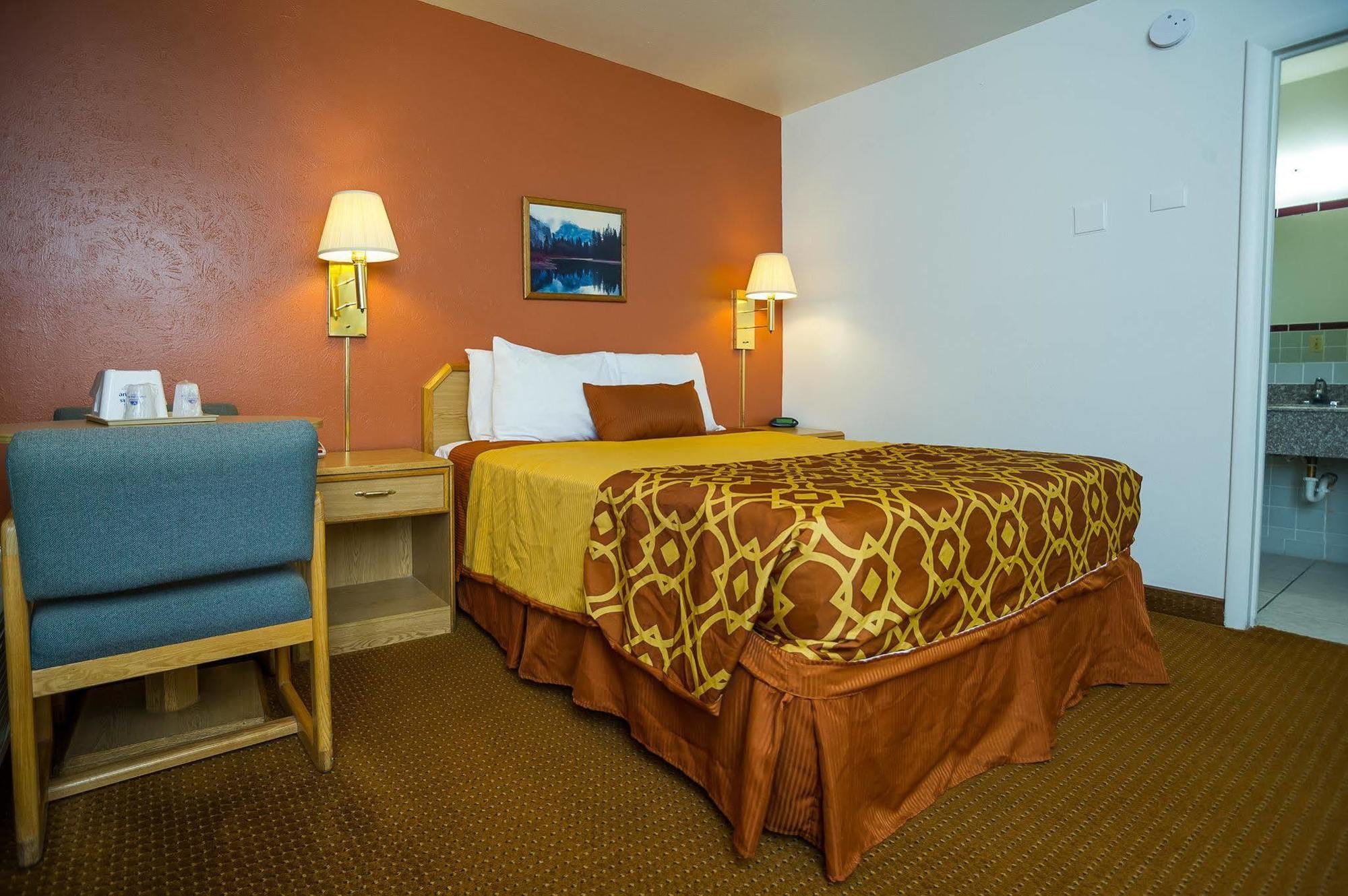 American Inn Of Liberal Bagian luar foto