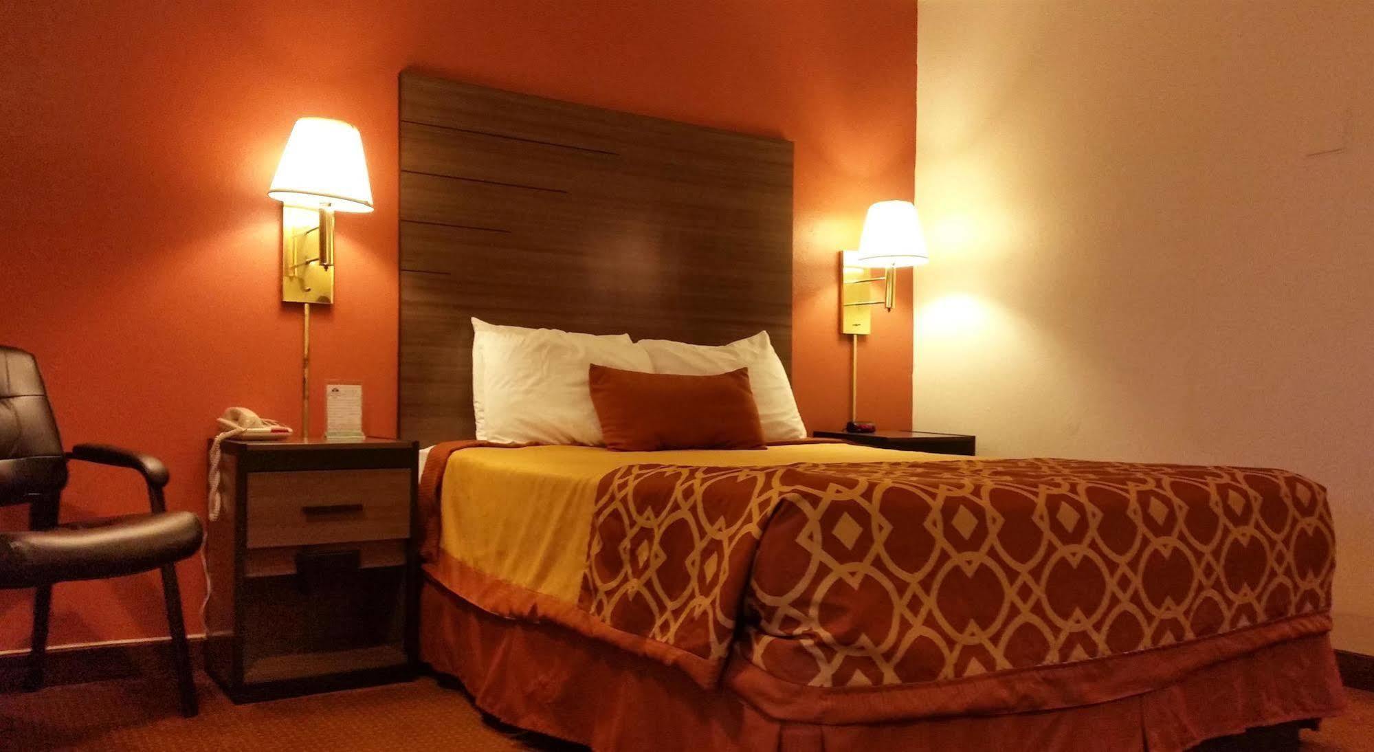 American Inn Of Liberal Bagian luar foto