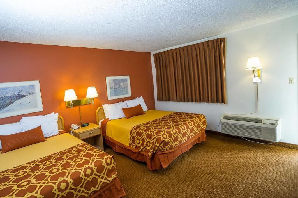 American Inn Of Liberal Bagian luar foto