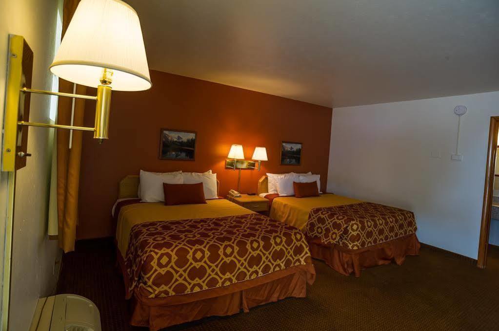 American Inn Of Liberal Bagian luar foto