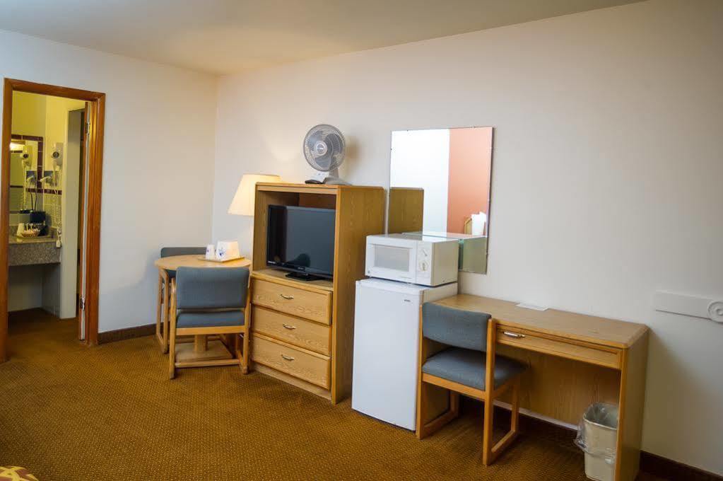 American Inn Of Liberal Bagian luar foto