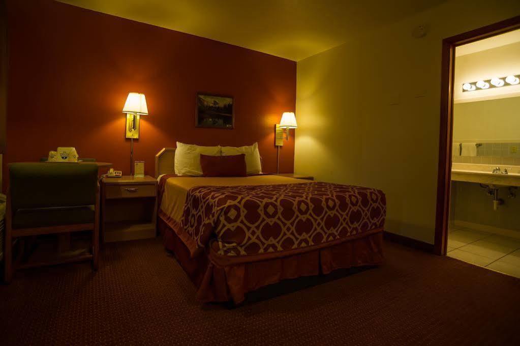 American Inn Of Liberal Bagian luar foto