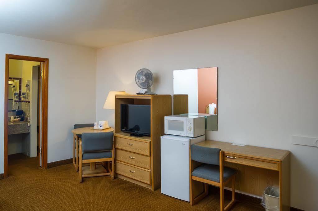 American Inn Of Liberal Bagian luar foto